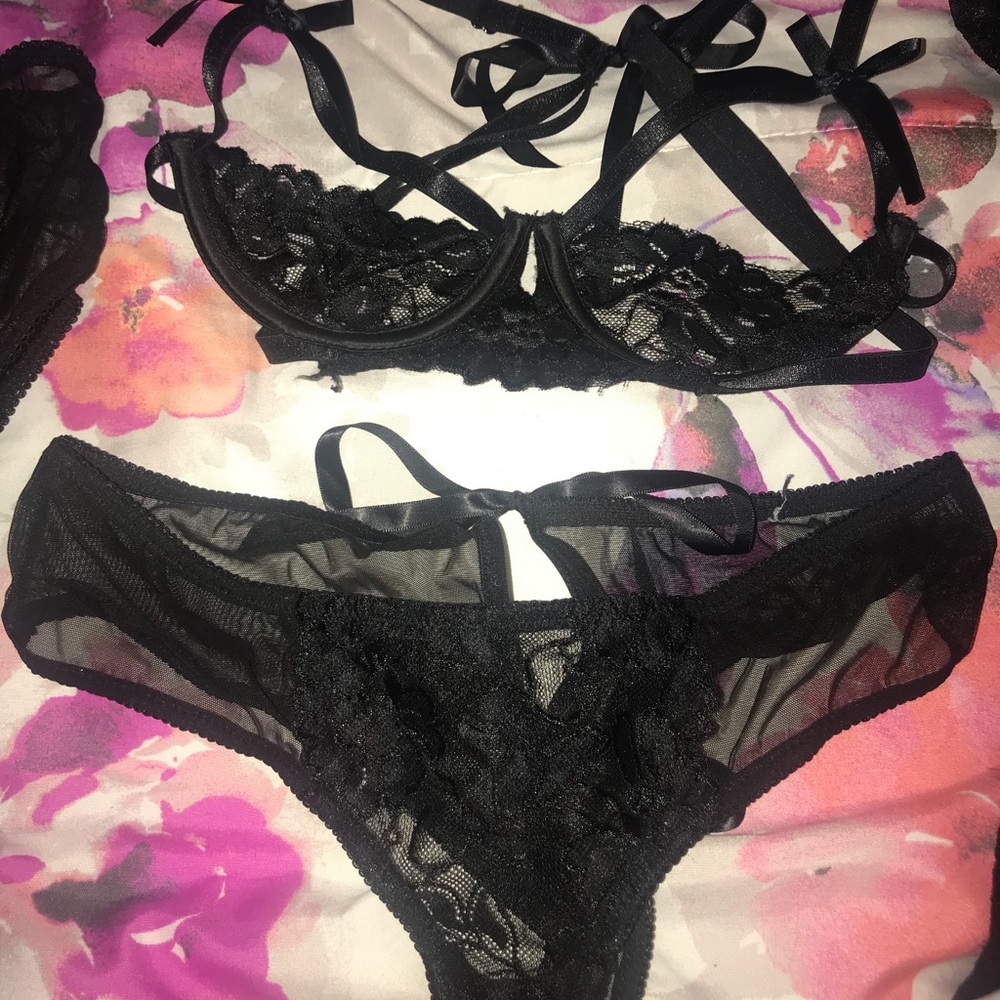 Black lace lingerie set